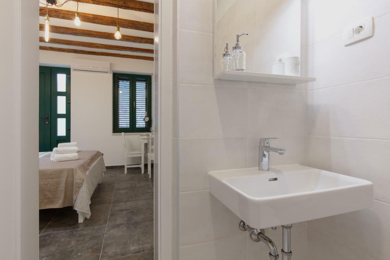 Studio Apartments Insula Сплит Экстерьер фото
